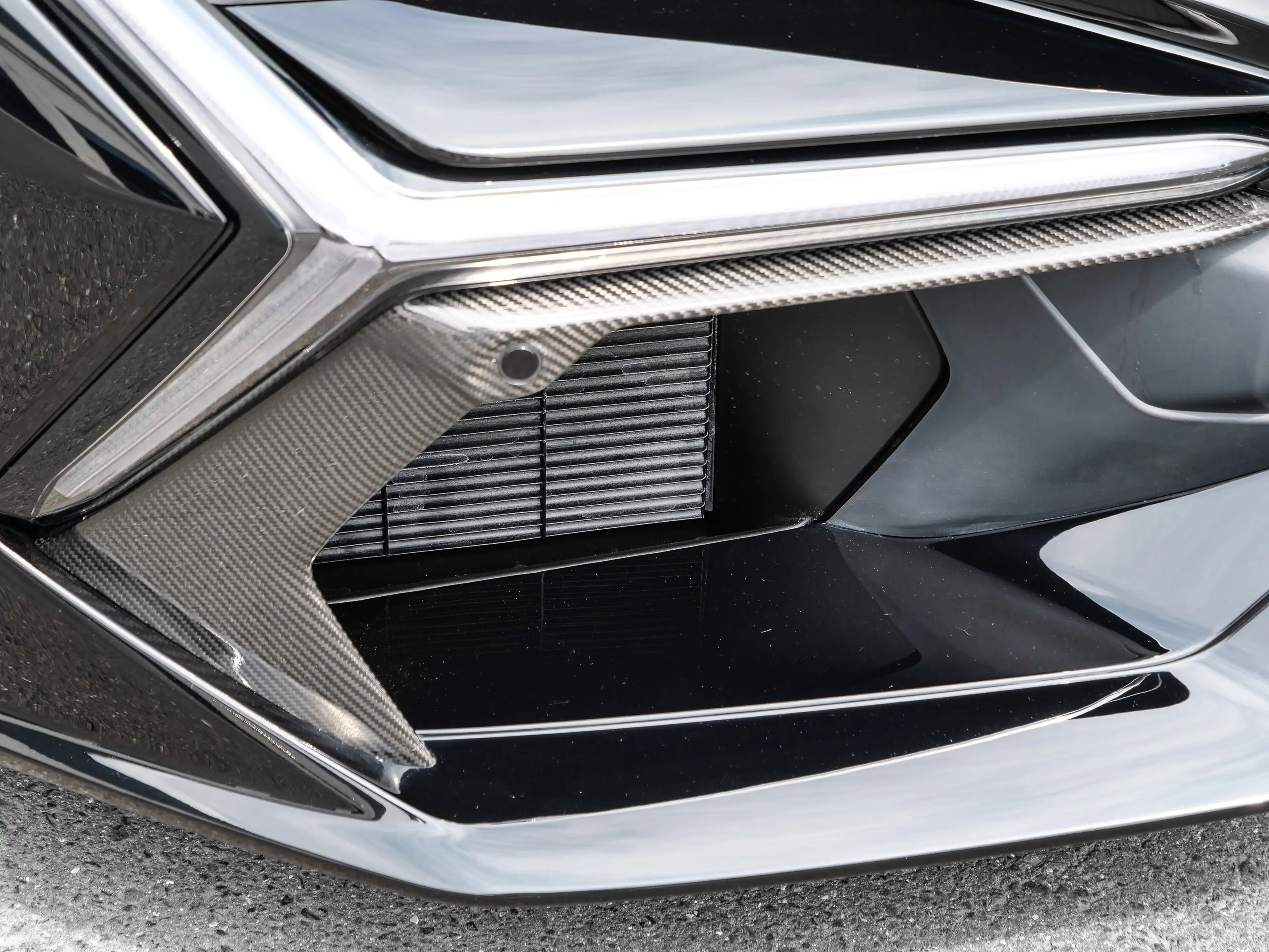 Lamborghini Revuelto Nero Noctis, Carbon, Corsa Tex — photo 14