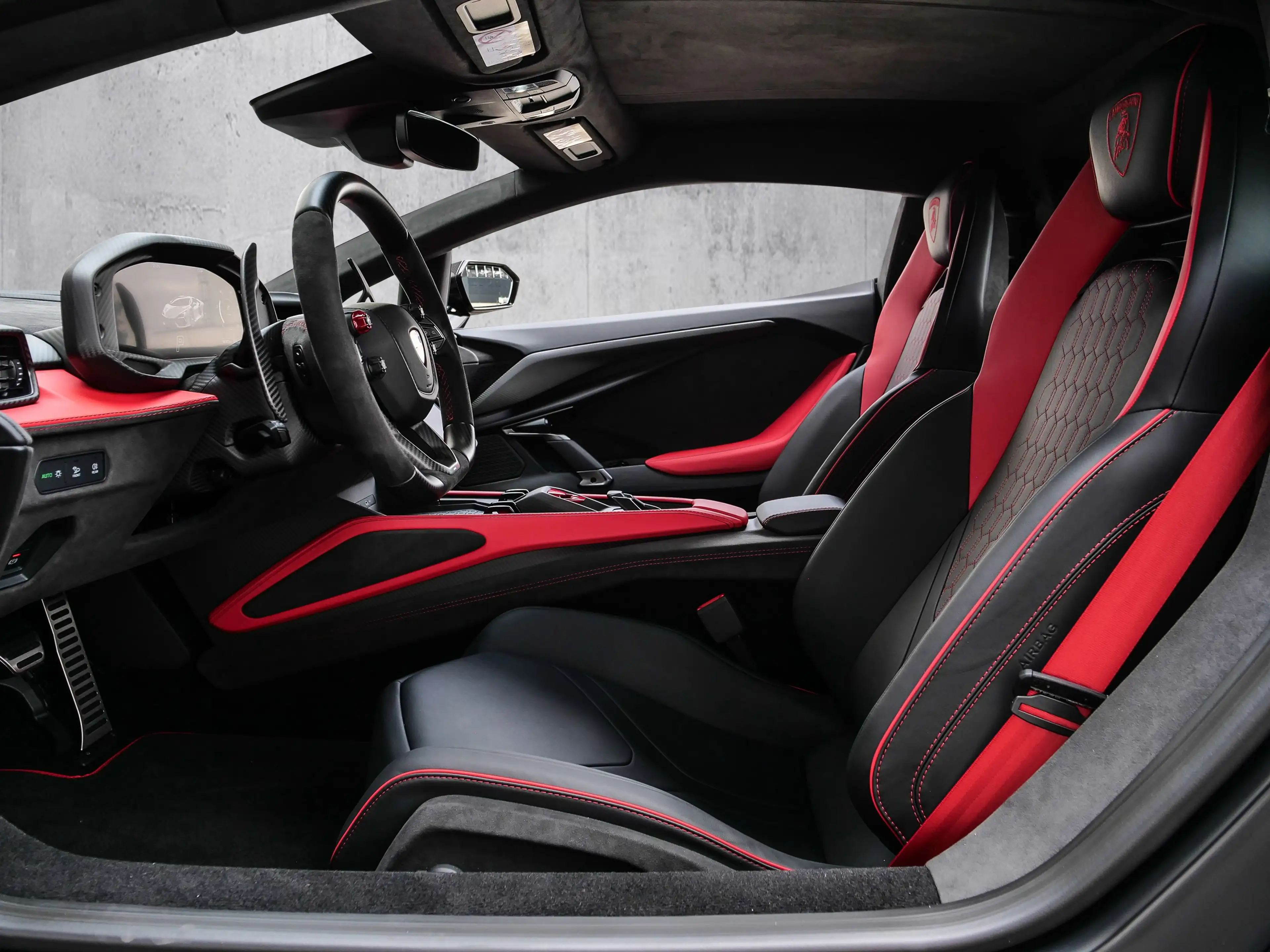 Lamborghini Revuelto Nero Noctis, Carbon, Corsa Tex — photo 8