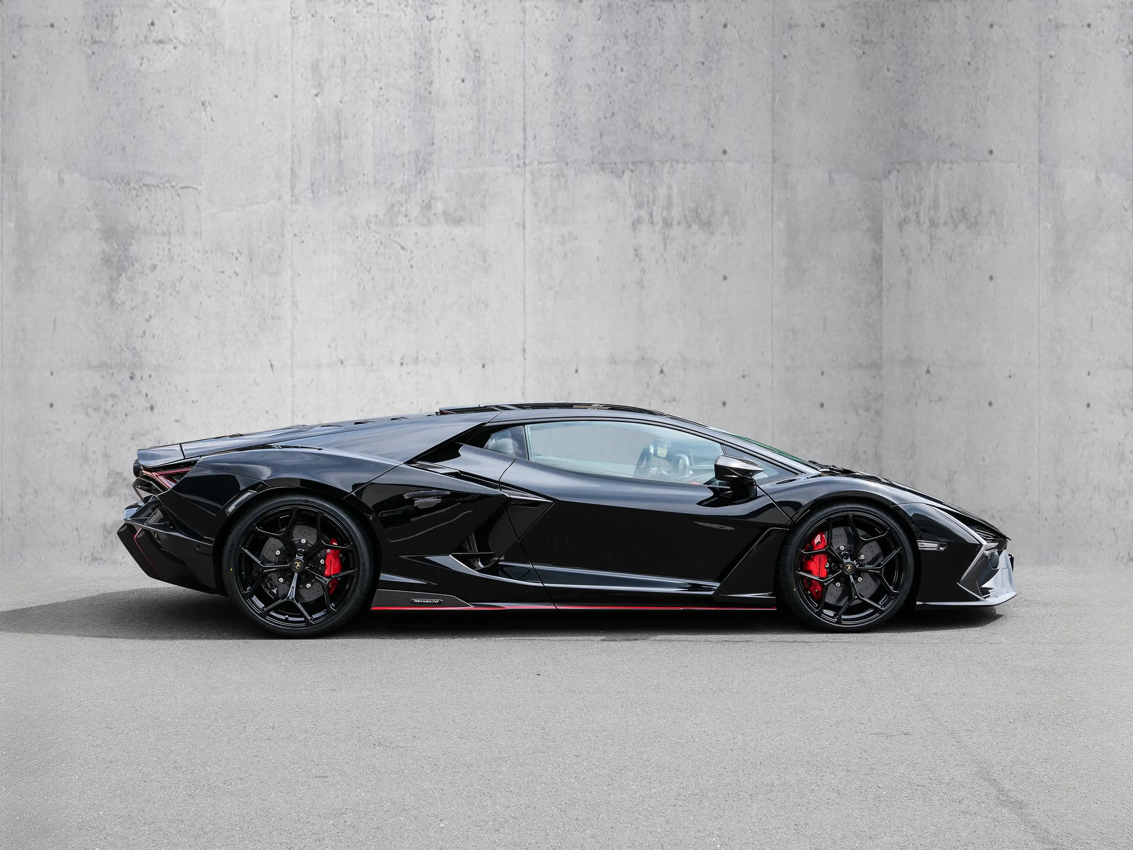 Lamborghini Revuelto Nero Noctis, Carbon, Corsa Tex — photo 2