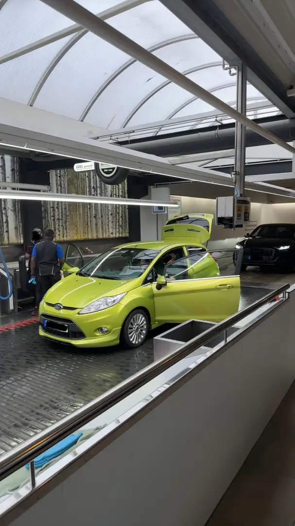 Ford Fiesta Titanium Edition - 1