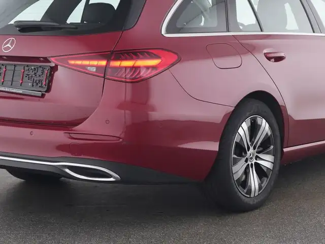 Mercedes-Benz C-Class view 9