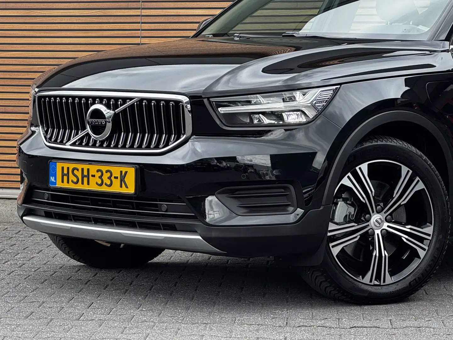 Volvo XC40 1.5 T4 Recharge Inscription PDC v+a / Camera / Nav Zwart - 2