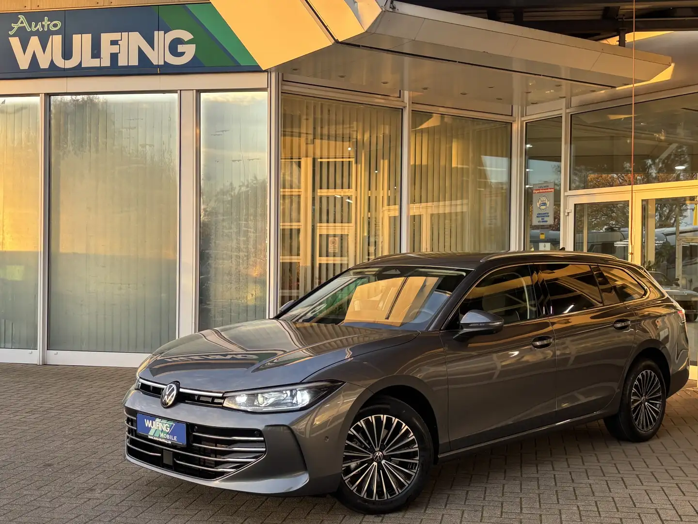 Volkswagen Passat Variant 2.0 TDI-DSG Elegance,AHK,AreaView Gris - 1