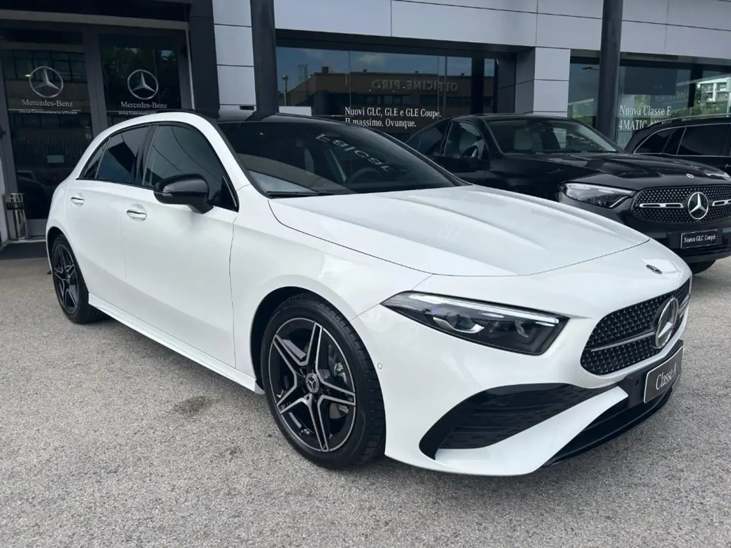 Mercedes-Benz A 180 d Automatic AMG Line Advanced Plus Weiß - 1