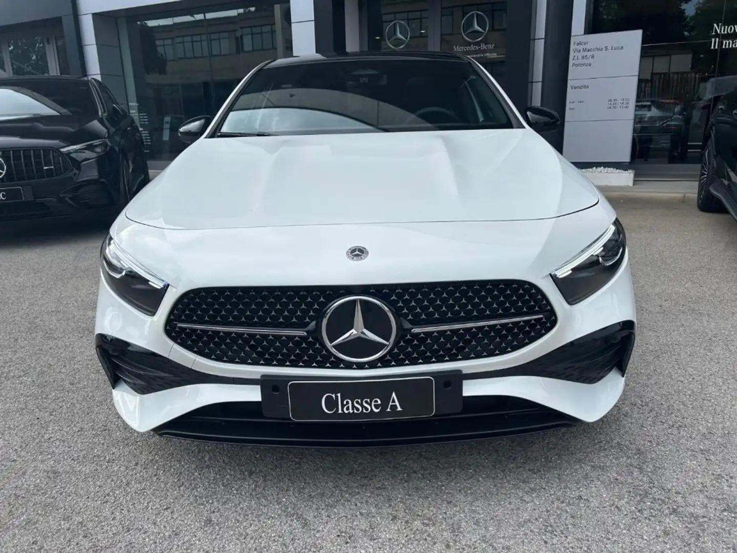 Mercedes-Benz A 180 d Automatic AMG Line Advanced Plus Weiß - 2