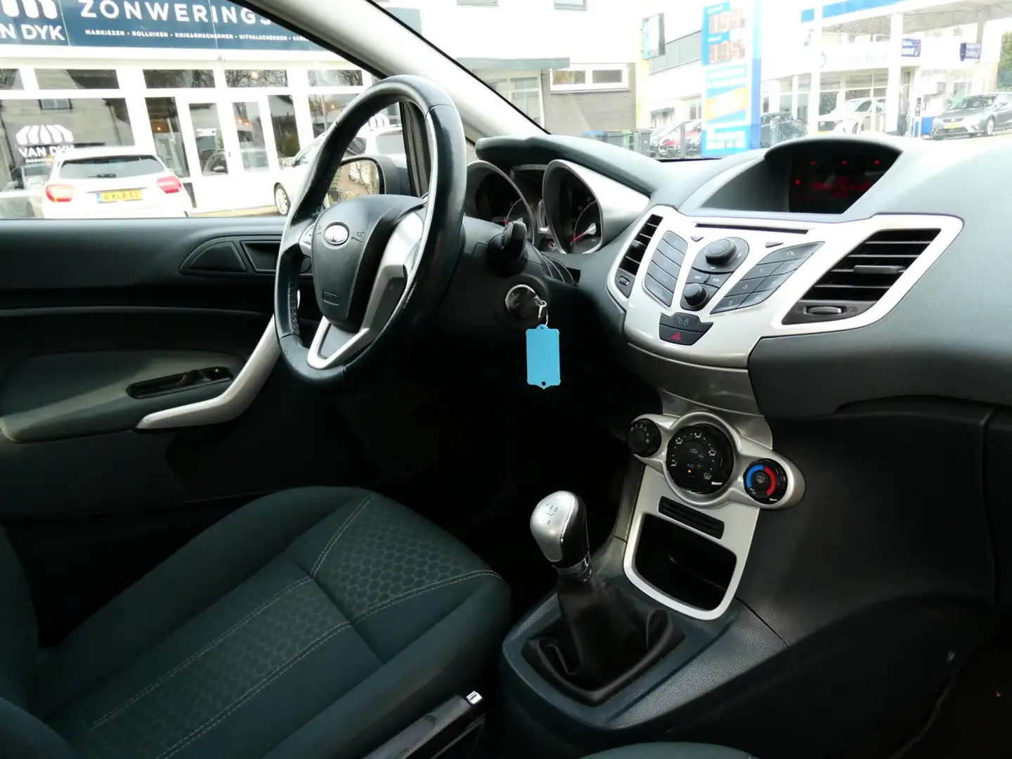 Ford Fiesta 1.4 Titanium 2e eigenaar 97pk 3-deurs Airco Trekha Grau - 2