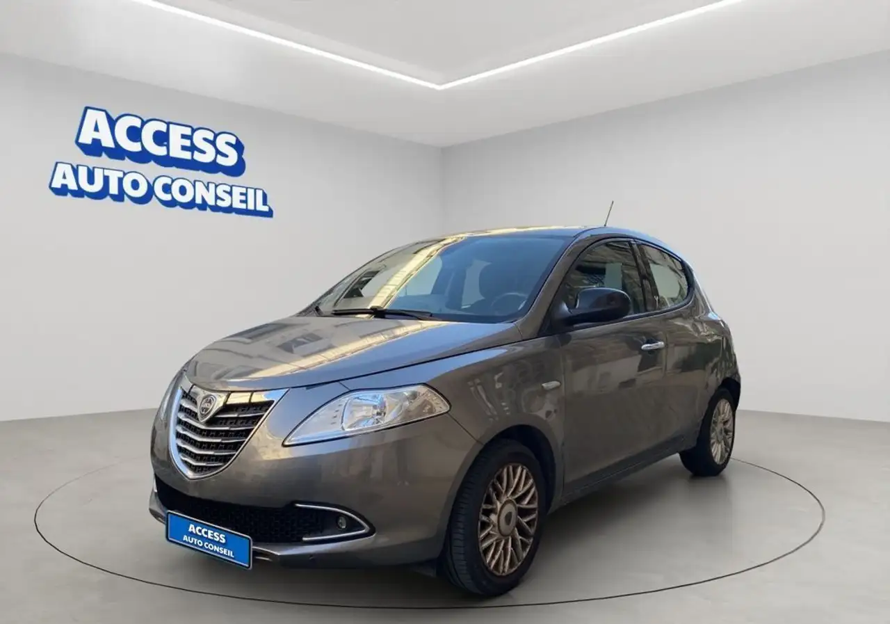 Lancia Ypsilon (3) 69CV BVM5 REGULATEUR DOSSIER FACTURE