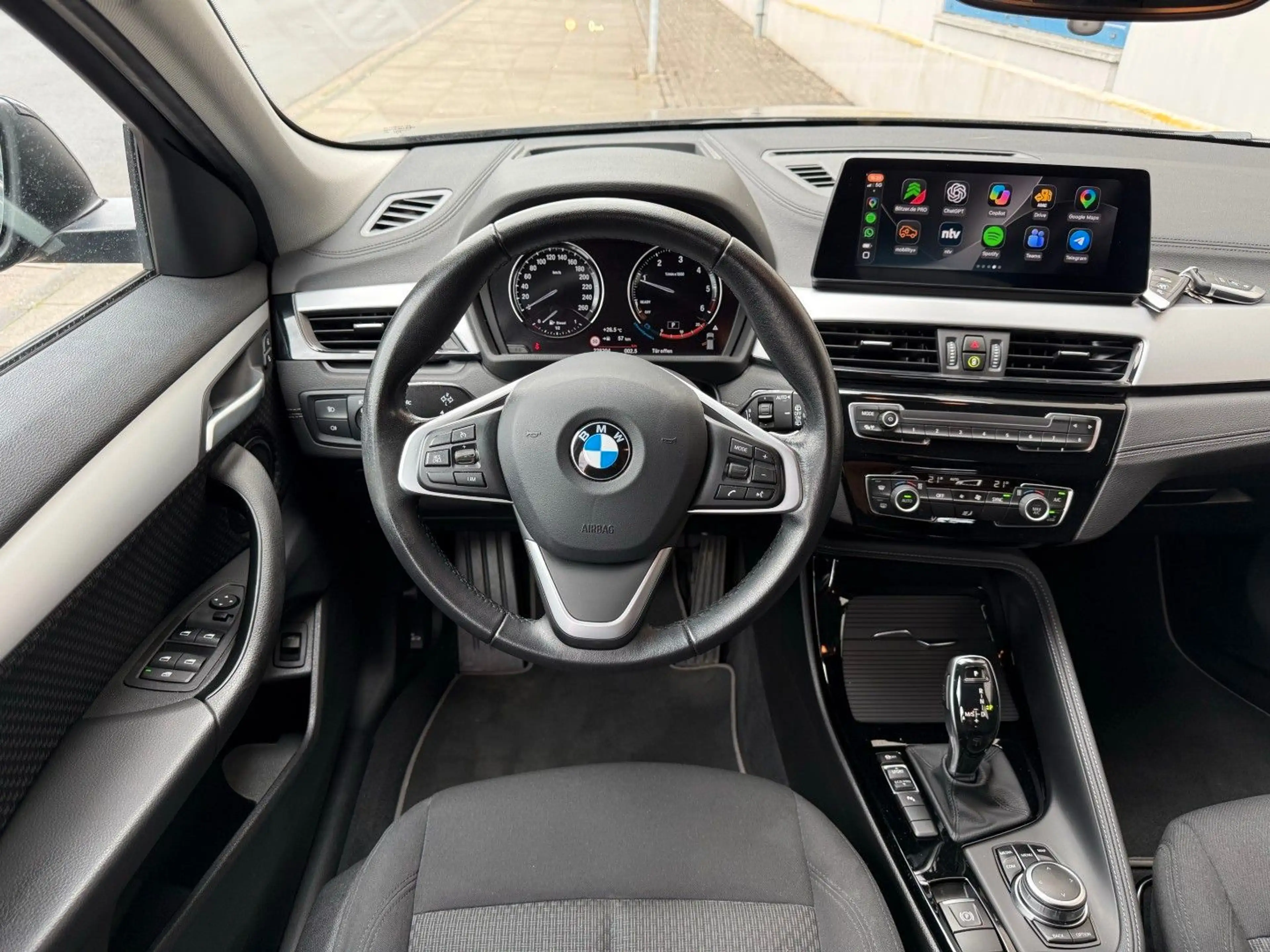 BMW X2 sDrive18d Steptronic HuD LED AHK CarPlay Navi — photo 14