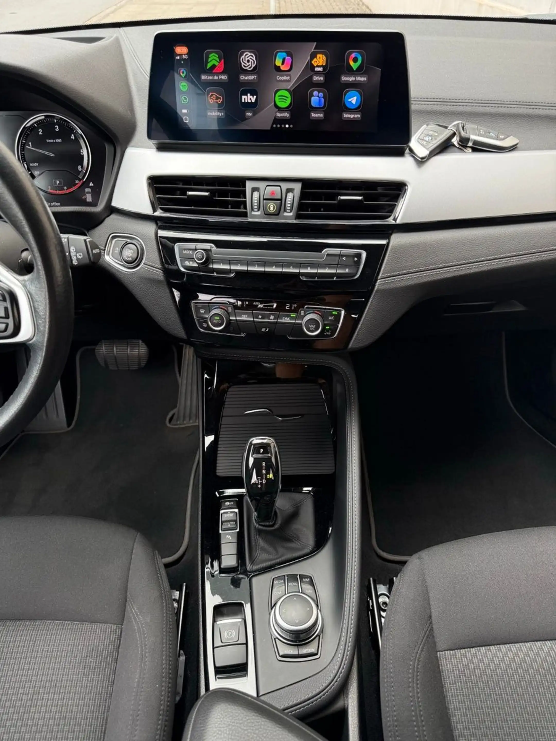 BMW X2 sDrive18d Steptronic HuD LED AHK CarPlay Navi — photo 15