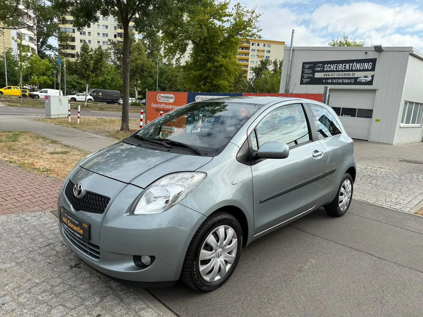 Toyota Yaris Team Automatik FINANZIERUNG HIER MÖGLICH Silber - 1