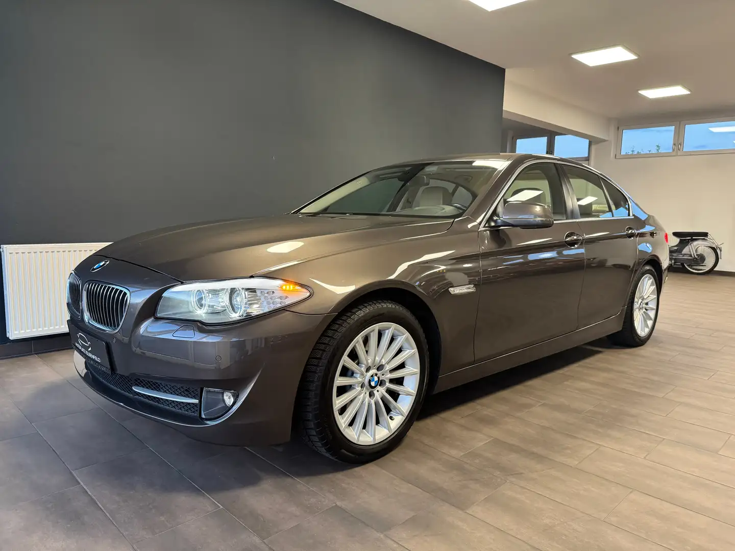 BMW 530 530d F10/NAVI/LEDER/XENON/ Braun - 1