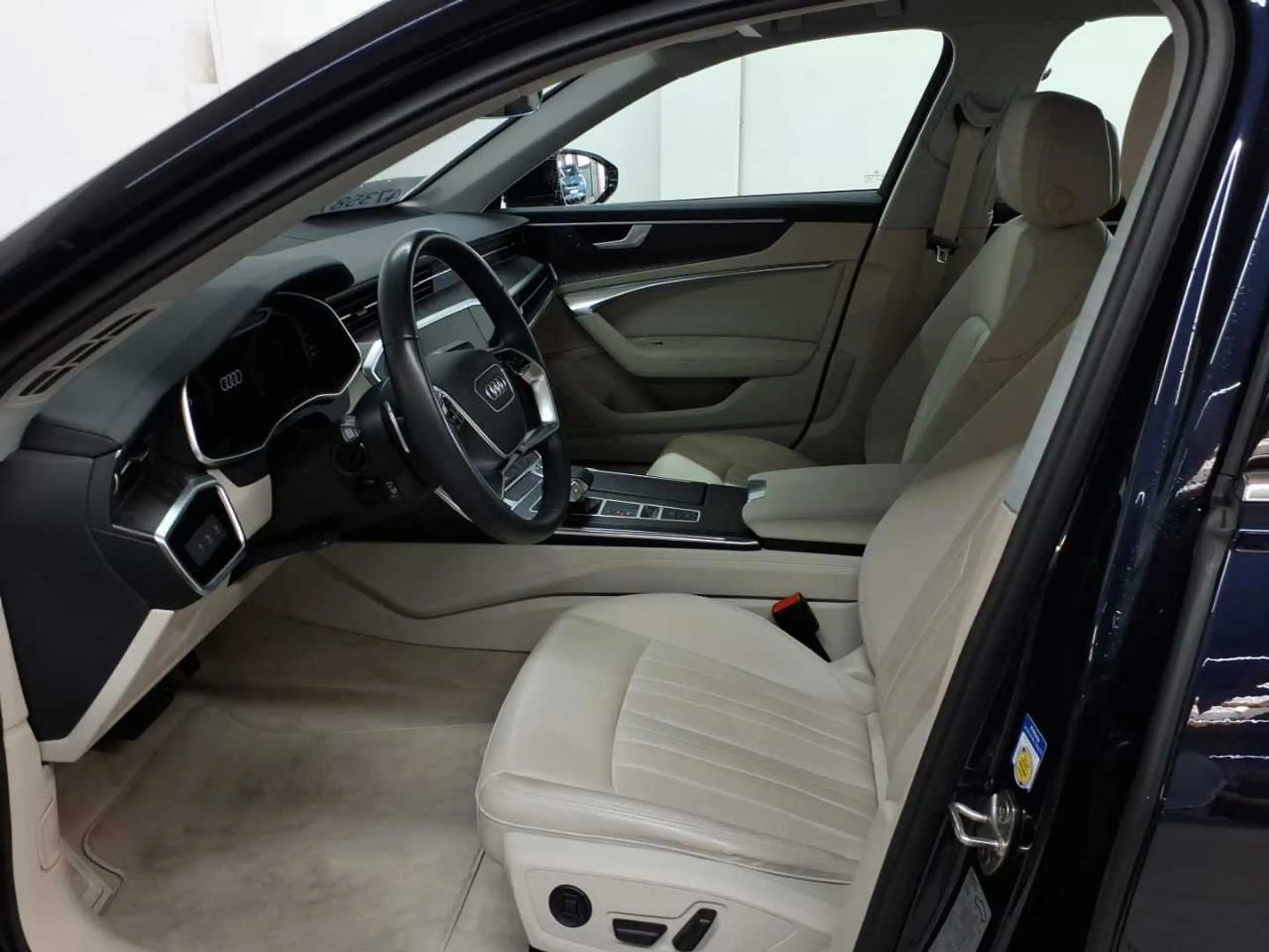Audi A6 A6 40 TDI quattro S tronic LED KAM STHZ — photo 7