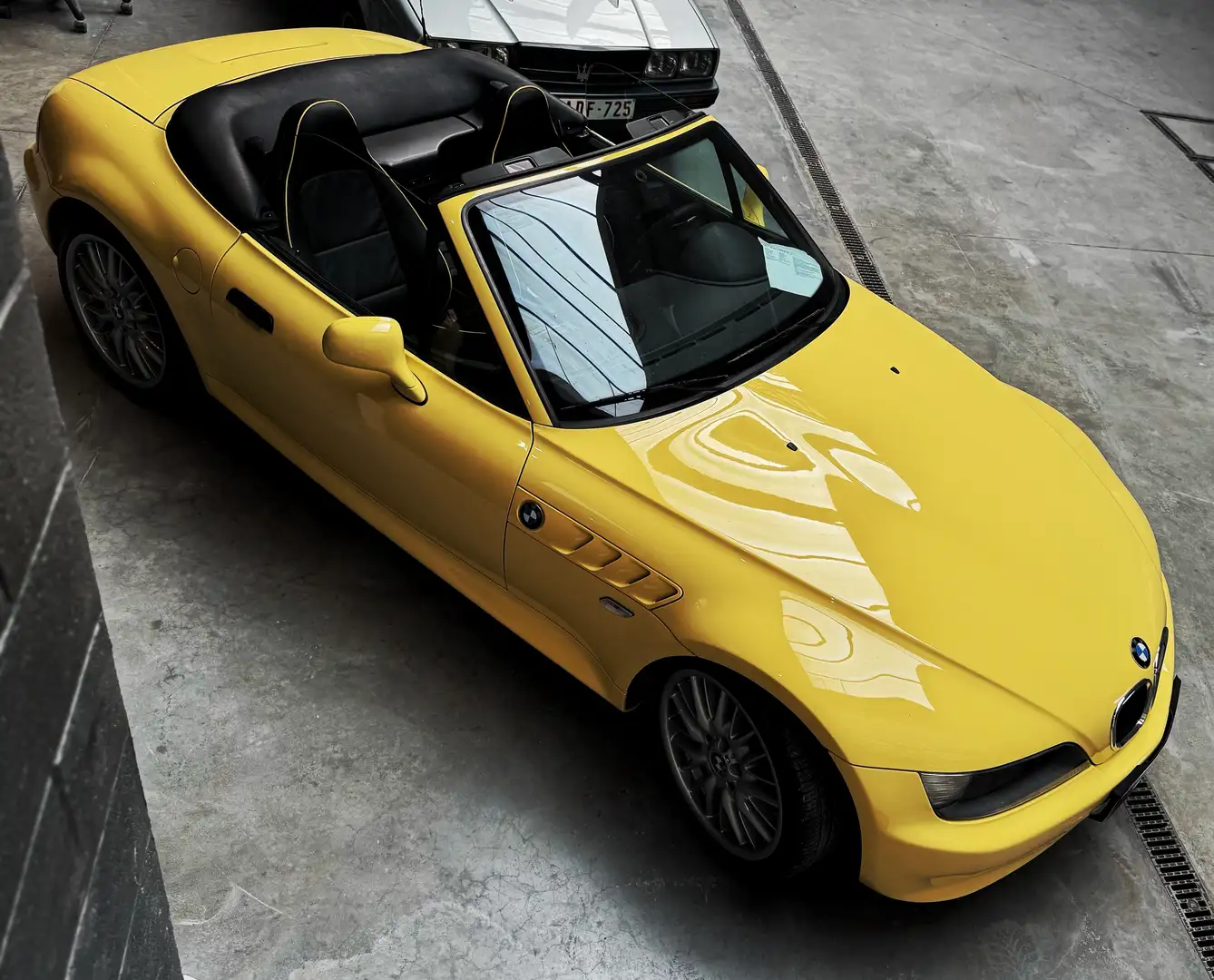 BMW Z3 1.8i Serie INDIVIDUAL ‼️ Jaune - 2