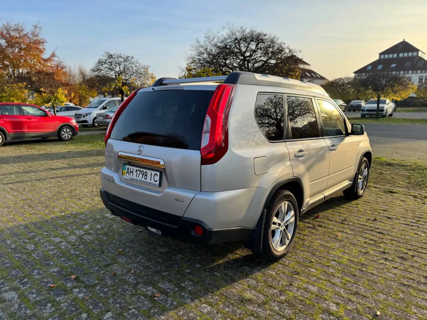 Nissan X-Trail 2.0 dci 4x4 DPF Automatik SE - 2