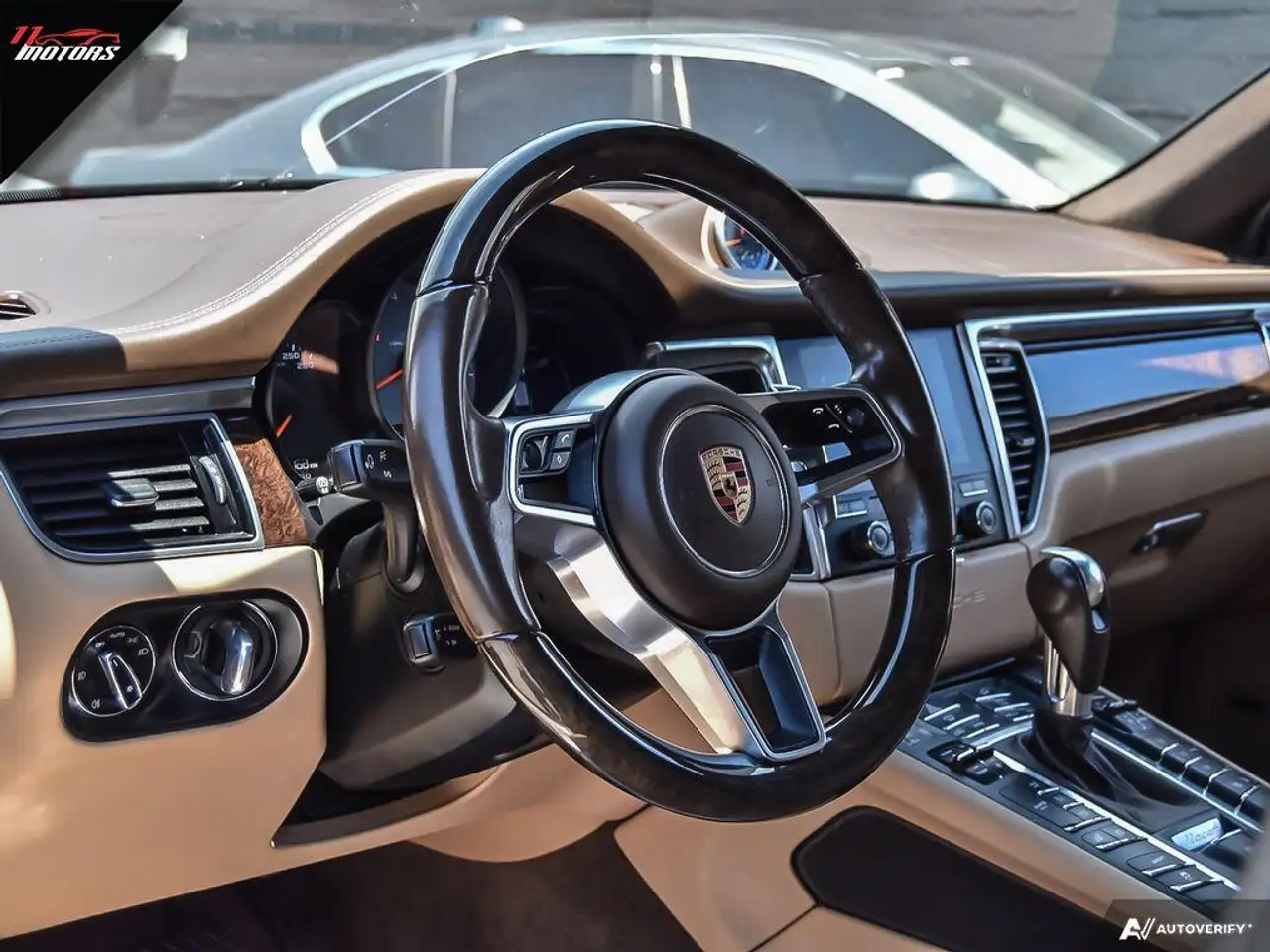 Porsche Macan photo Porsche Macan