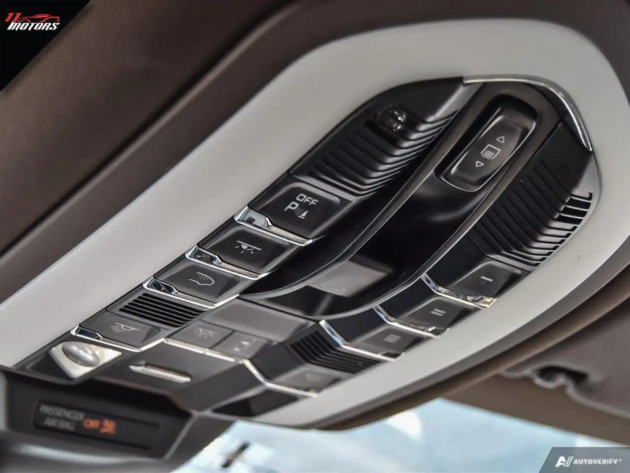 Porsche Macan photo Porsche Macan