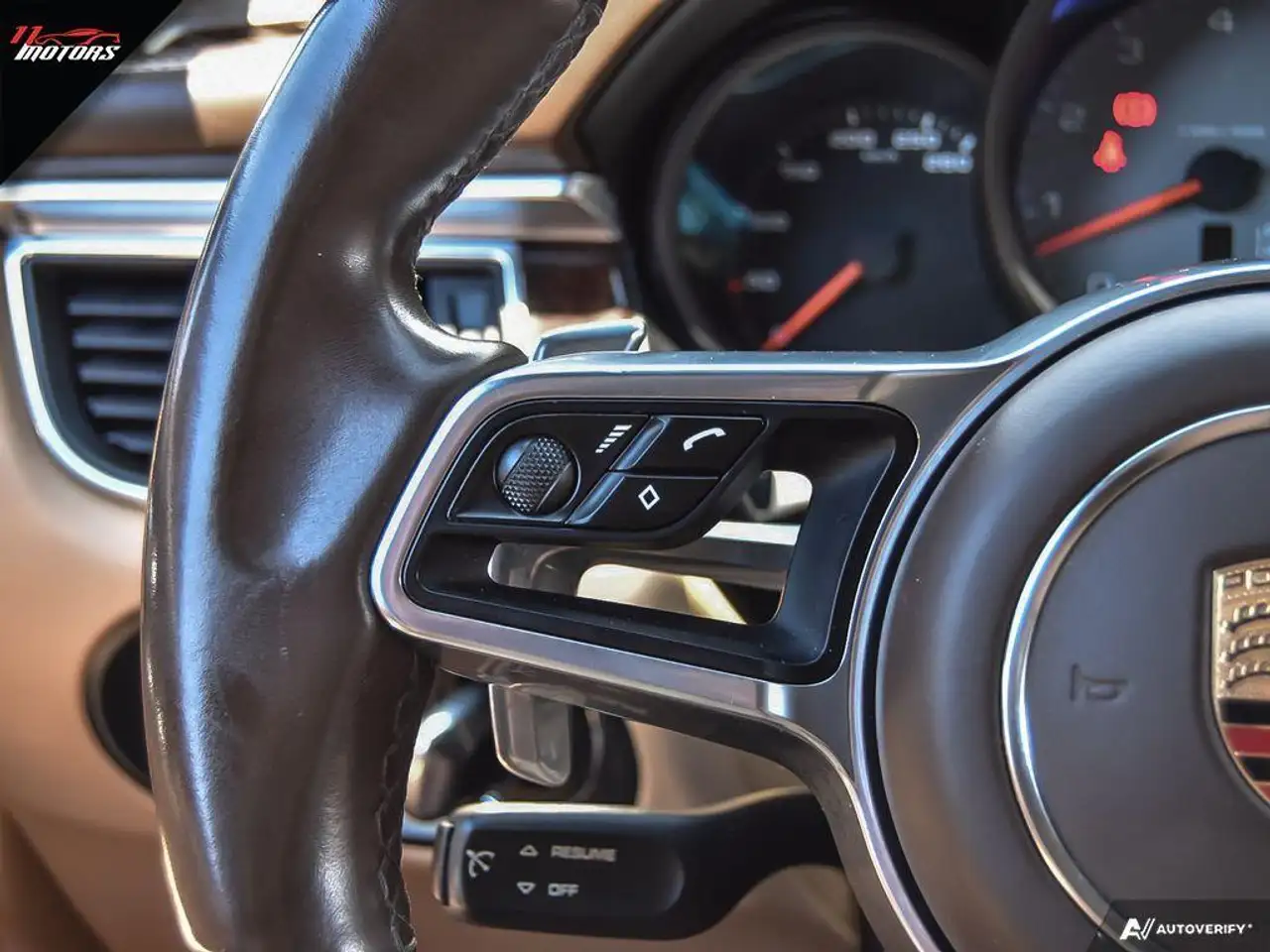 Porsche Macan photo Porsche Macan