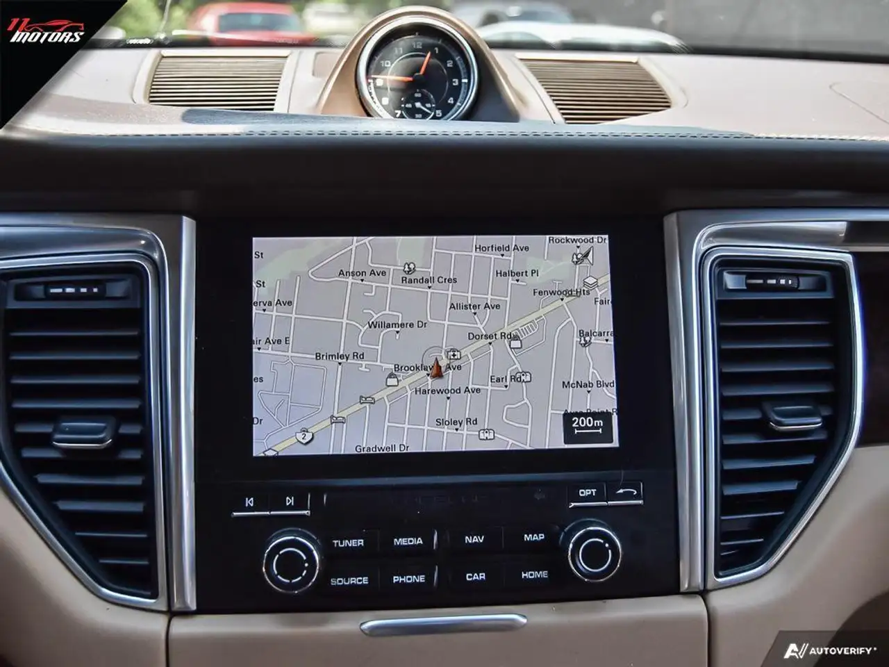 Porsche Macan photo Porsche Macan