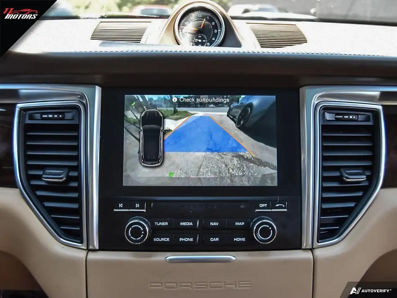 Porsche Macan photo Porsche Macan