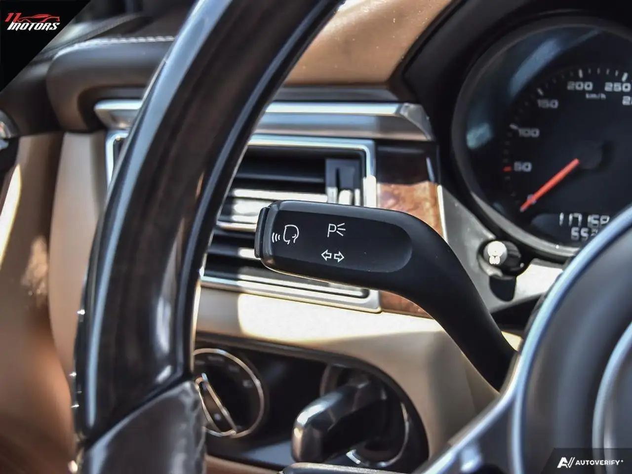 Porsche Macan photo Porsche Macan
