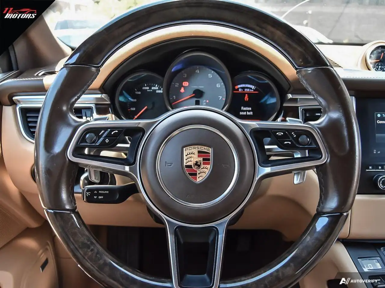 Porsche Macan photo Porsche Macan