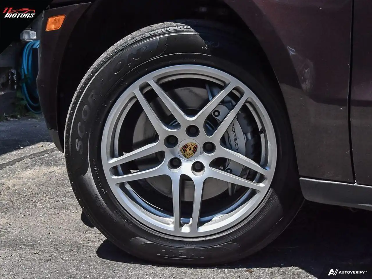 Porsche Macan photo Porsche Macan
