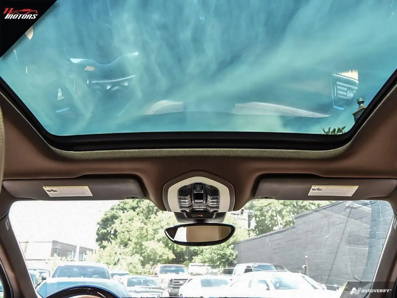 Porsche Macan photo Porsche Macan