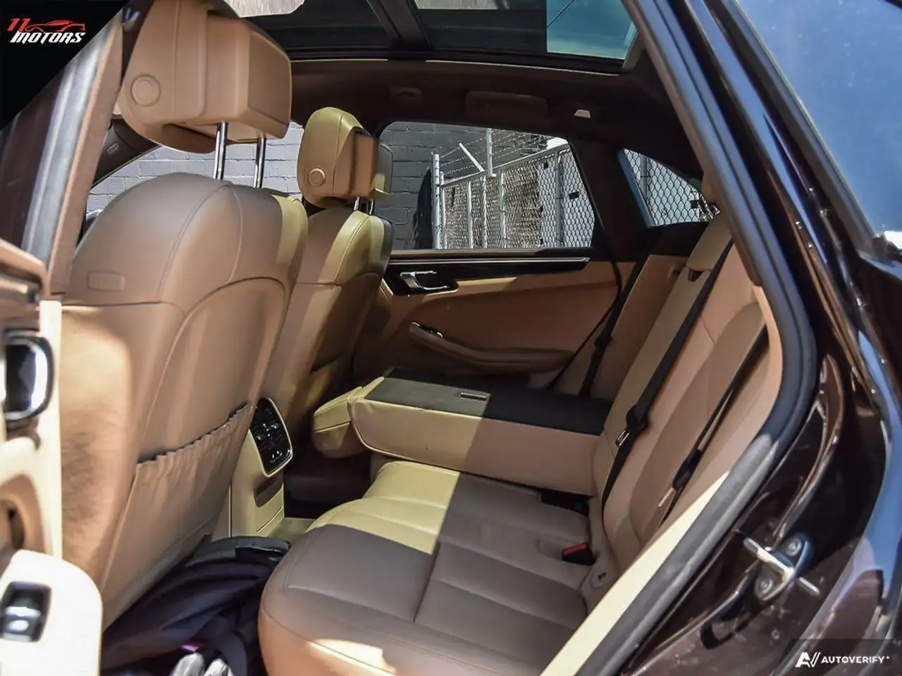 Porsche Macan photo Porsche Macan