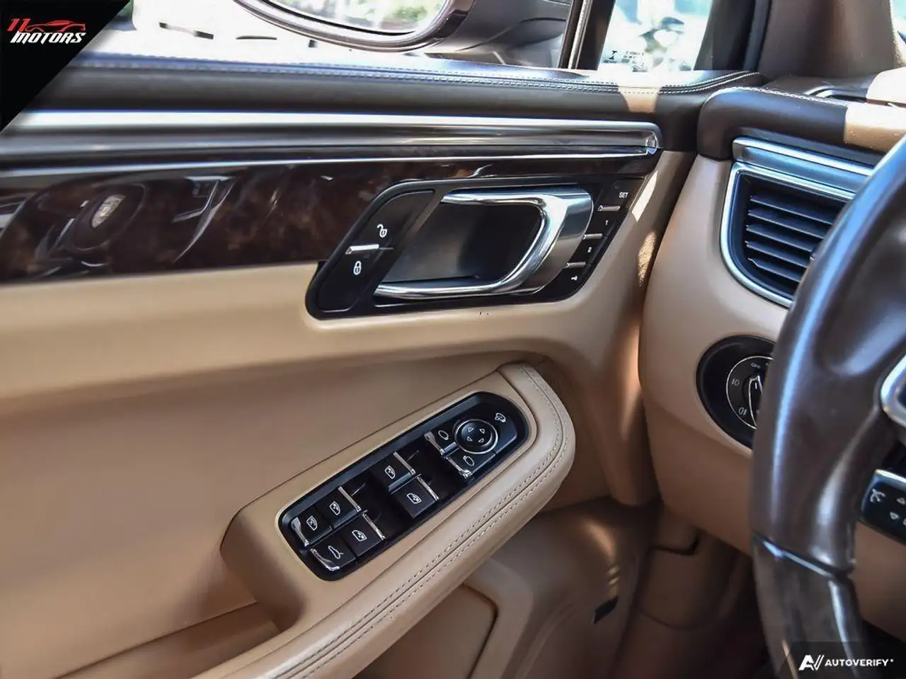 Porsche Macan photo Porsche Macan