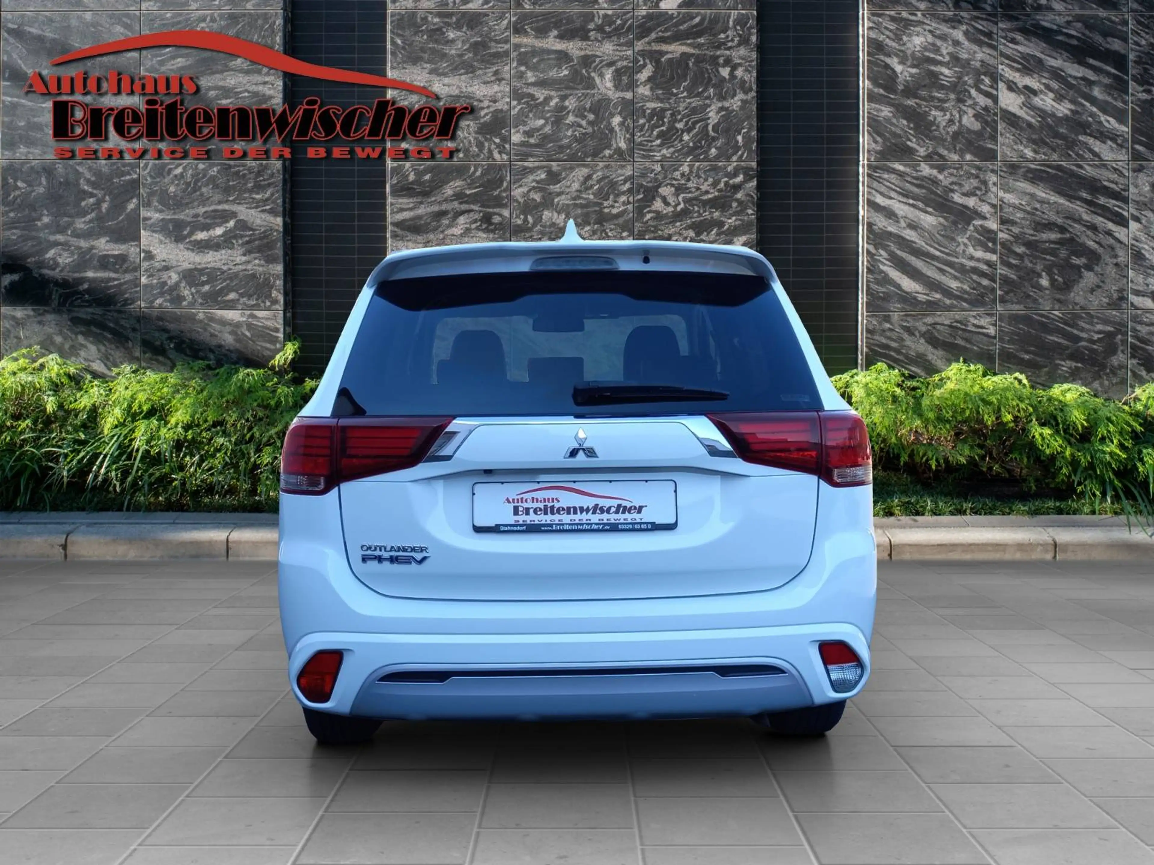Mitsubishi Outlander Outlander Plug-In Hybrid 2.4 4WD Basis Spirit — photo 6