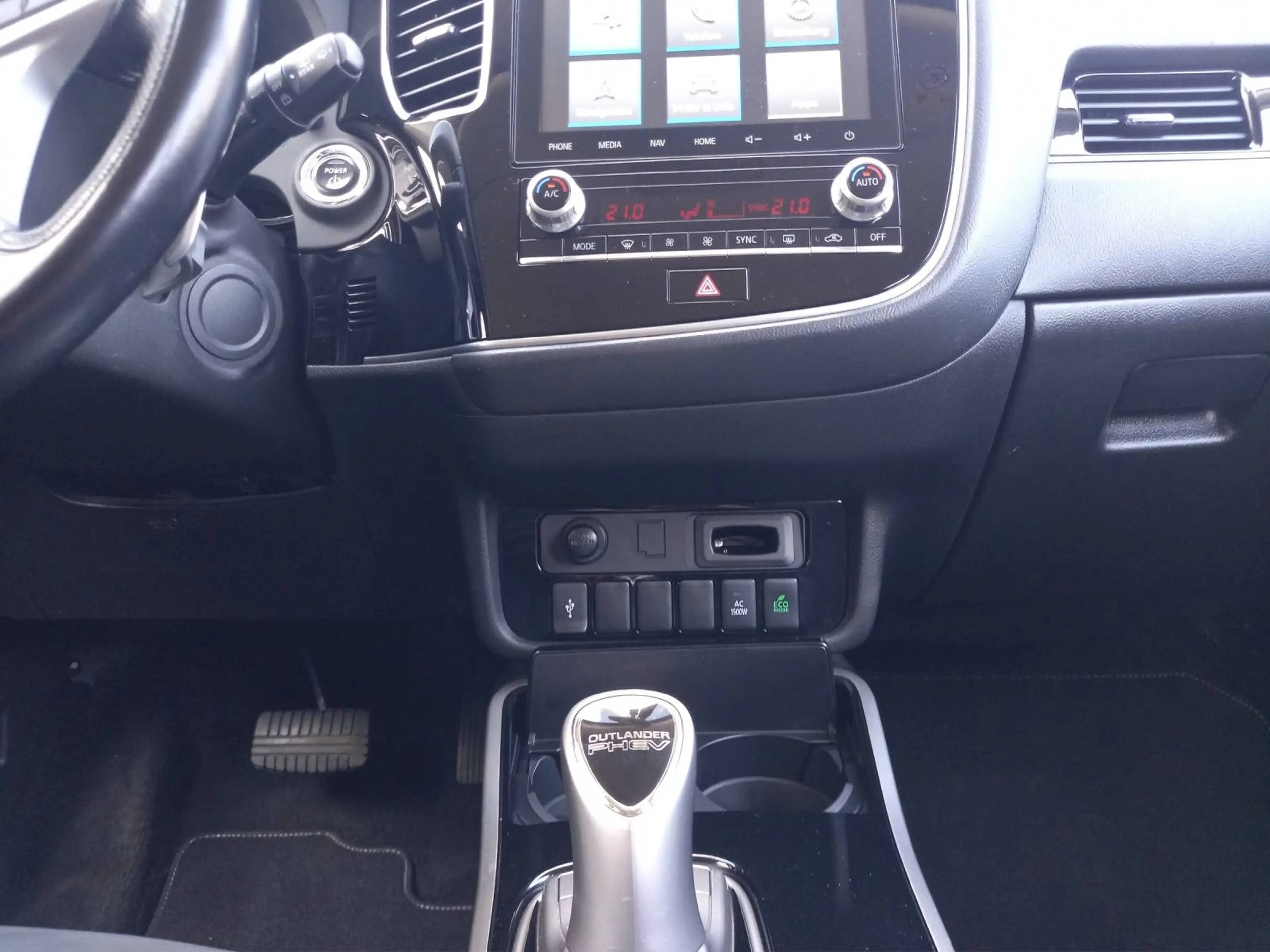 Mitsubishi Outlander Outlander Plug-In Hybrid 2.4 4WD Basis Spirit — photo 13