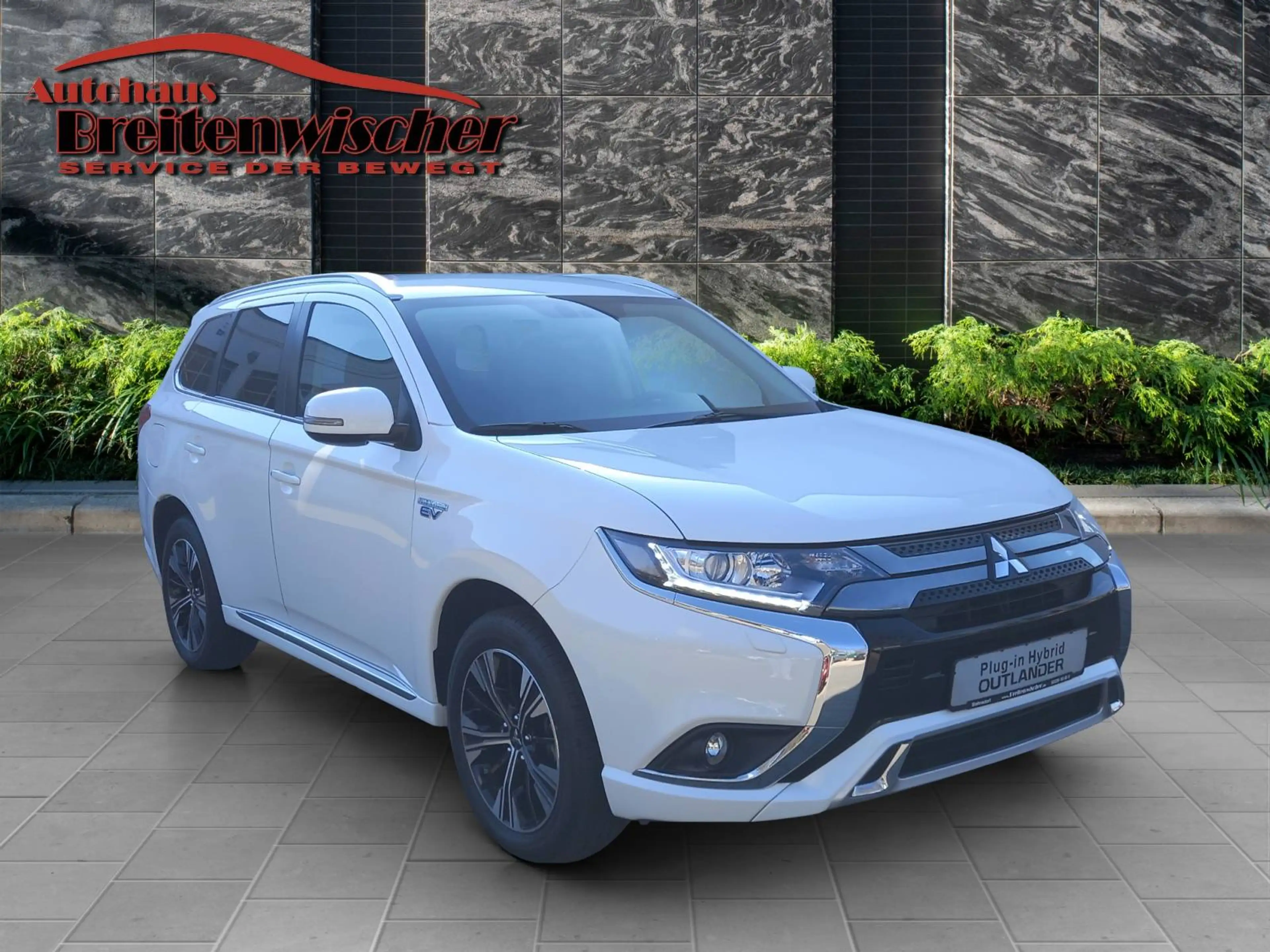 Mitsubishi Outlander Outlander Plug-In Hybrid 2.4 4WD Basis Spirit — photo 8