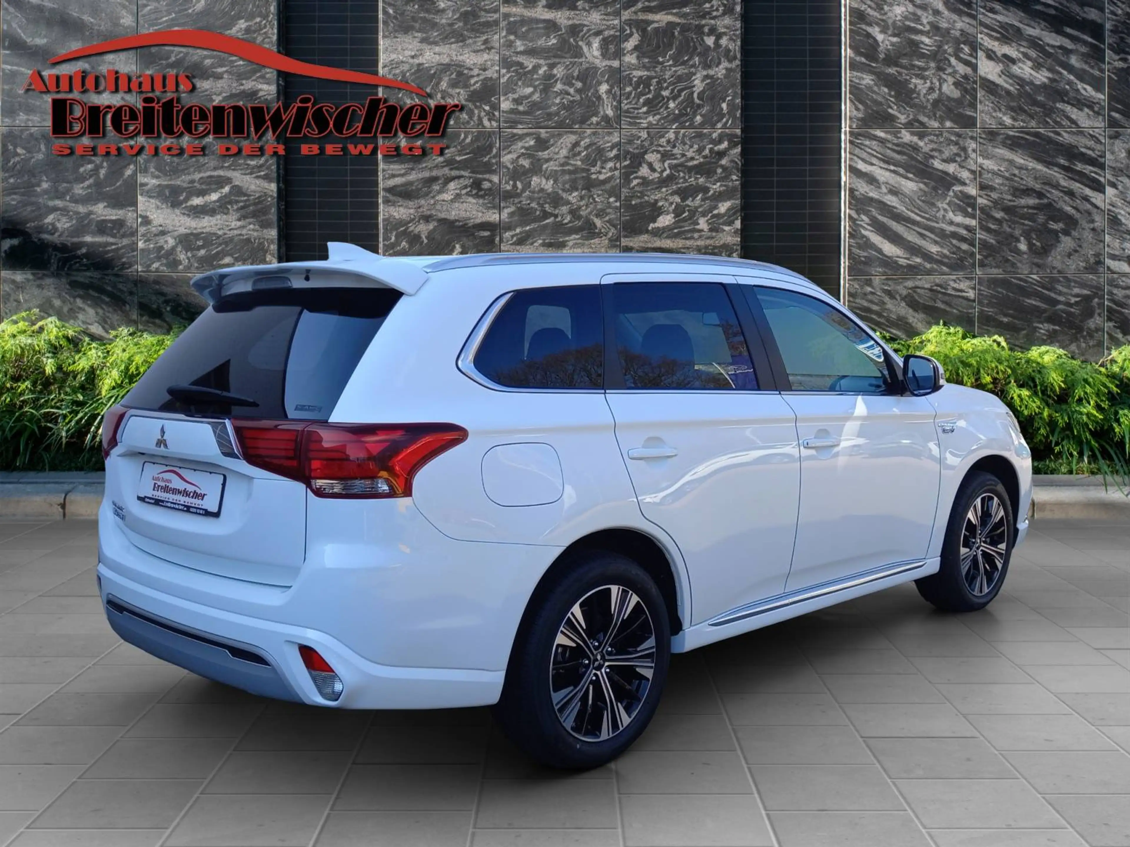 Mitsubishi Outlander Outlander Plug-In Hybrid 2.4 4WD Basis Spirit — photo 7