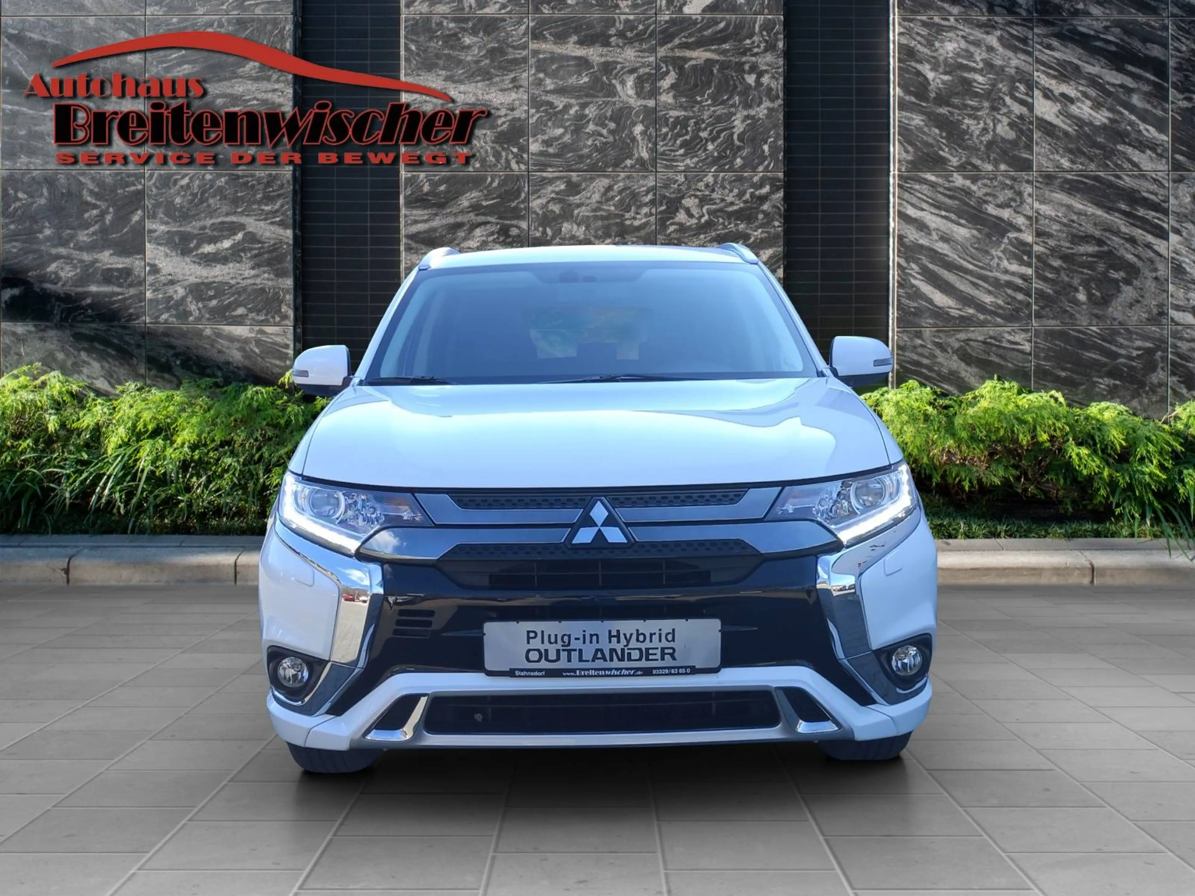 Mitsubishi Outlander Outlander Plug-In Hybrid 2.4 4WD Basis Spirit — photo 3