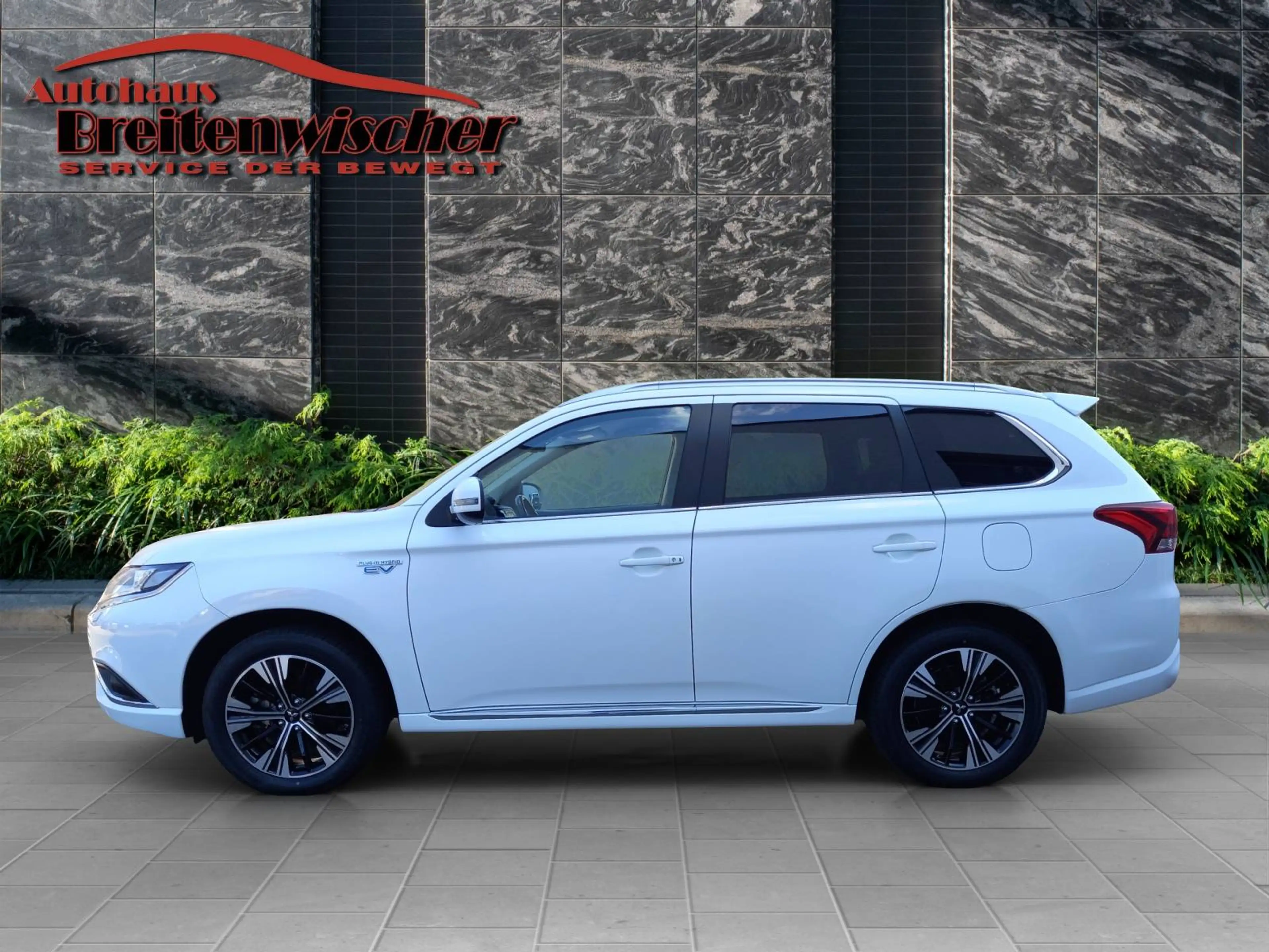 Mitsubishi Outlander Outlander Plug-In Hybrid 2.4 4WD Basis Spirit — photo 2