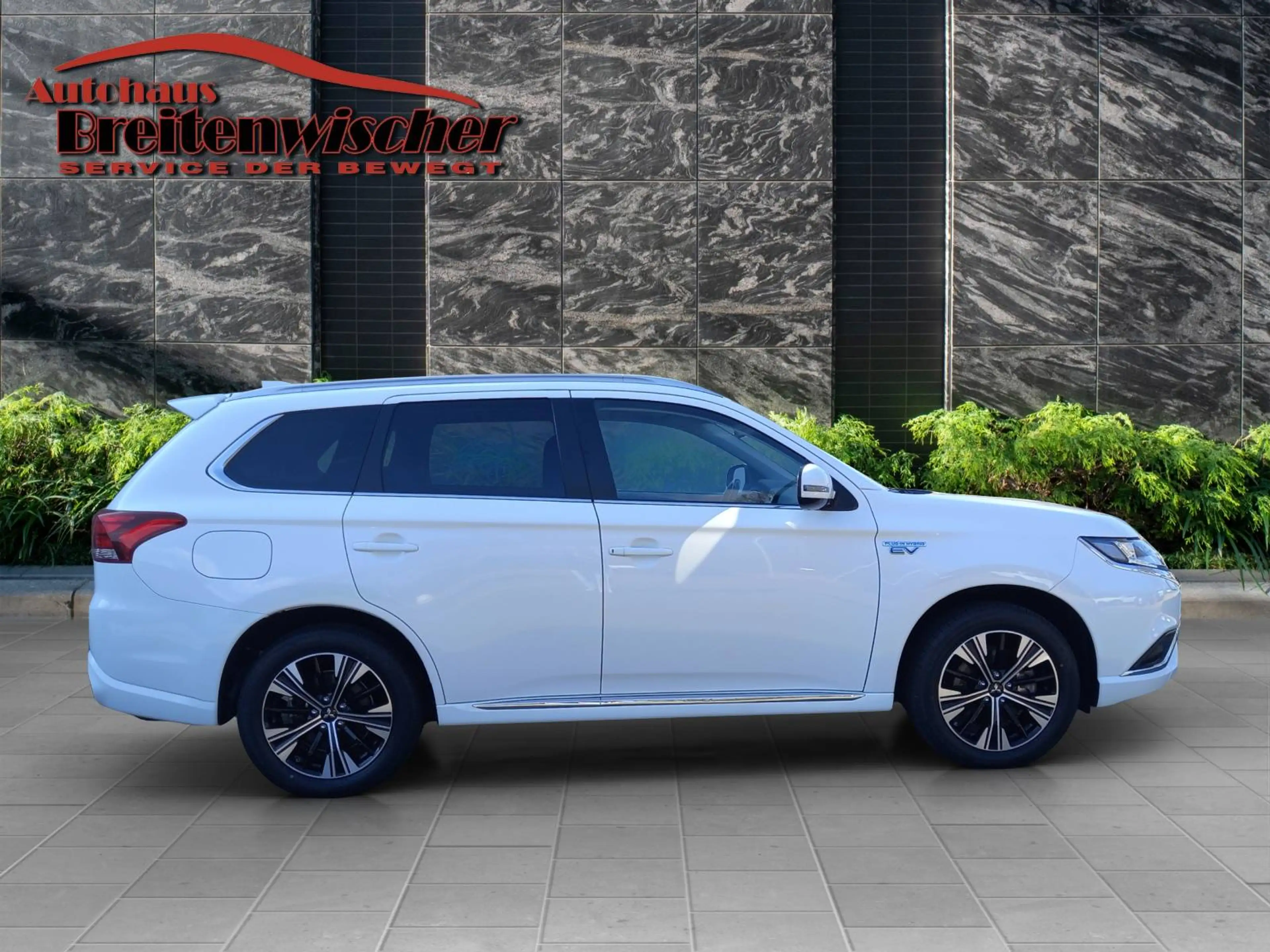 Mitsubishi Outlander Outlander Plug-In Hybrid 2.4 4WD Basis Spirit — photo 5