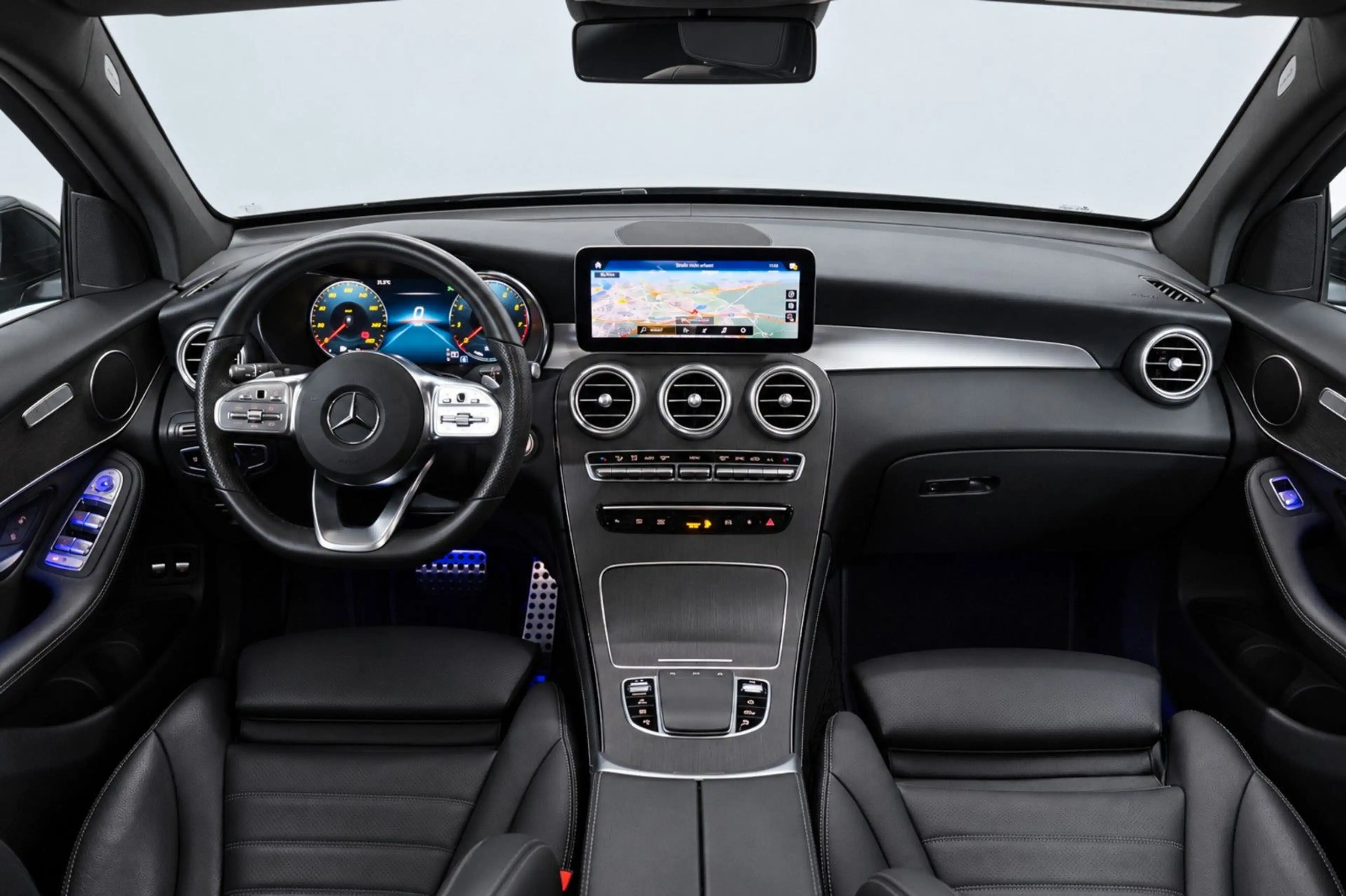 Mercedes-Benz GLC 300 GLC300 4Matic AMG*360°KAMERA*PANORAMA*MBUX*AHK* — photo 14