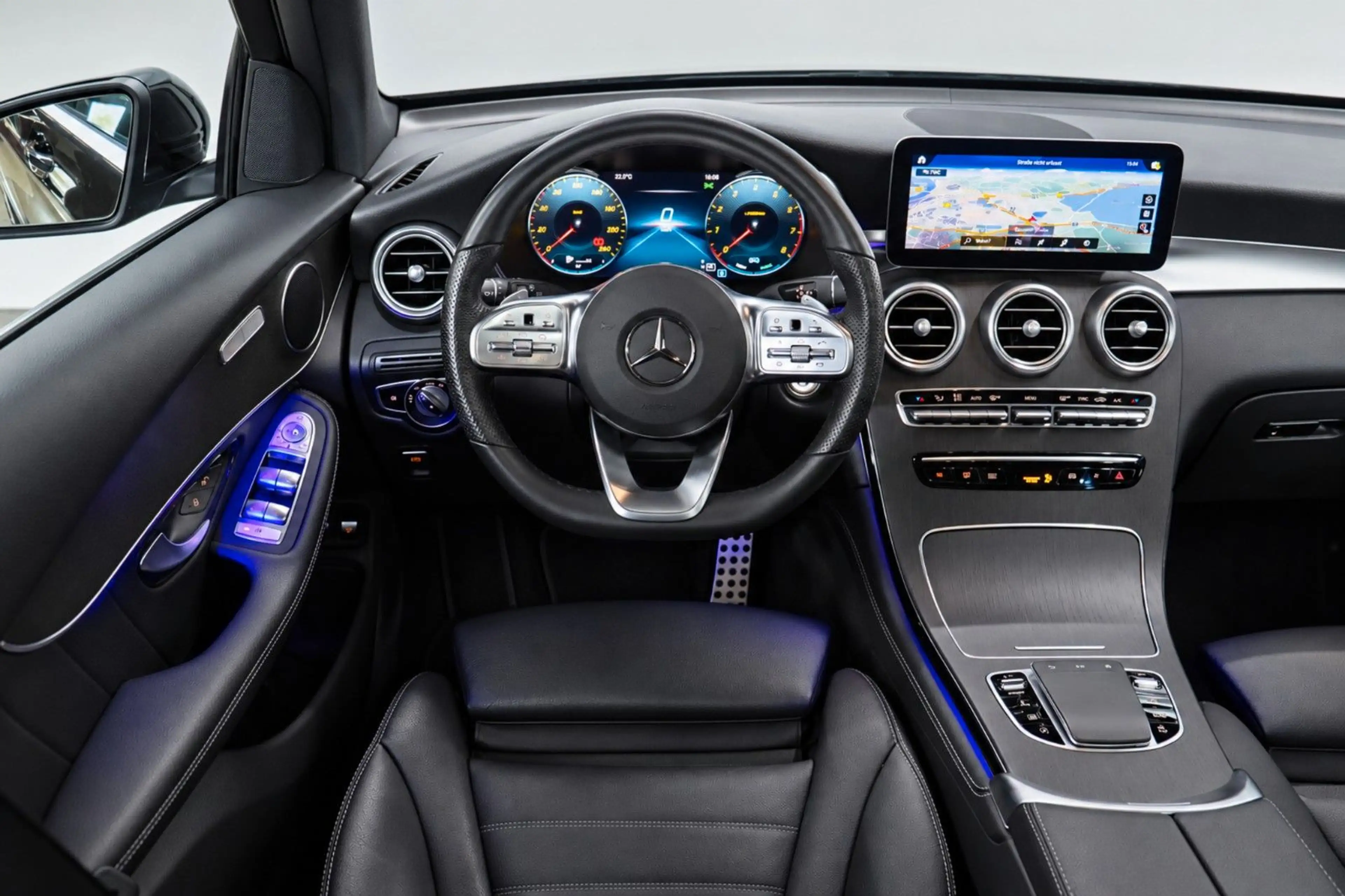 Mercedes-Benz GLC 300 GLC300 4Matic AMG*360°KAMERA*PANORAMA*MBUX*AHK* — photo 15