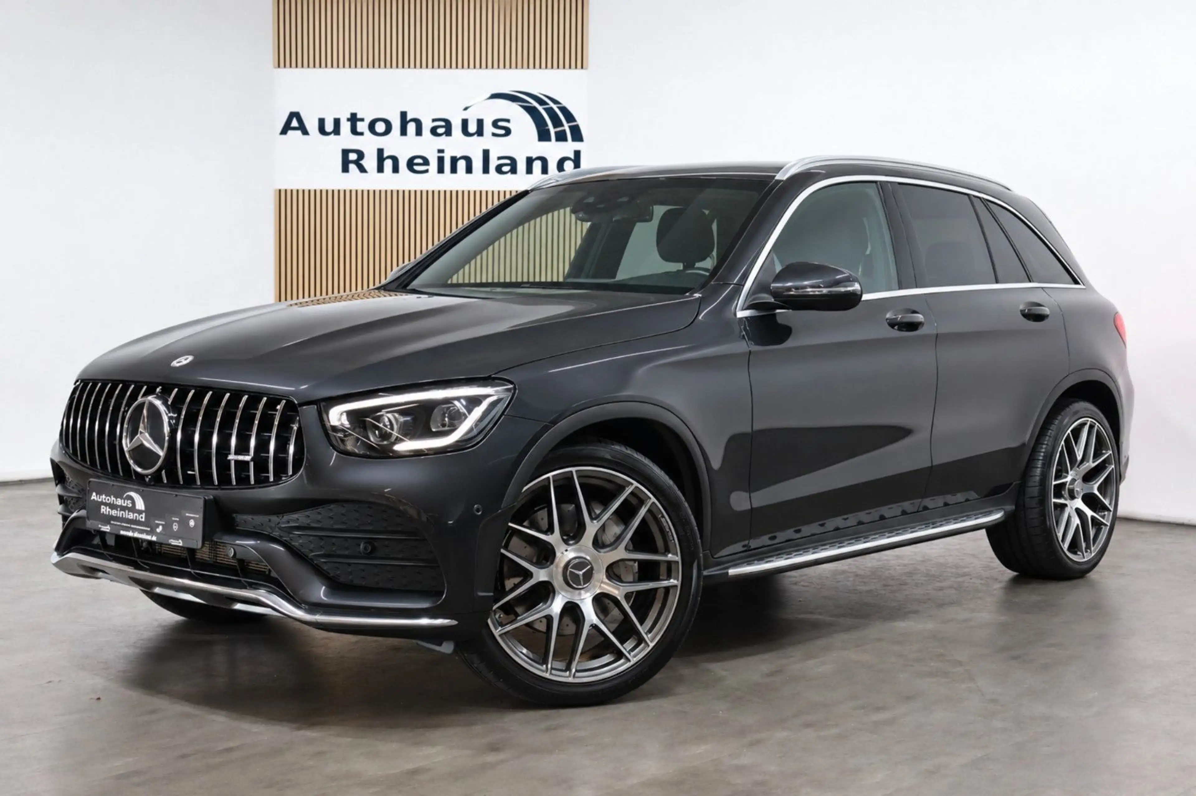 Mercedes-Benz GLC 300 GLC300 4Matic AMG*360°KAMERA*PANORAMA*MBUX*AHK* — photo 13