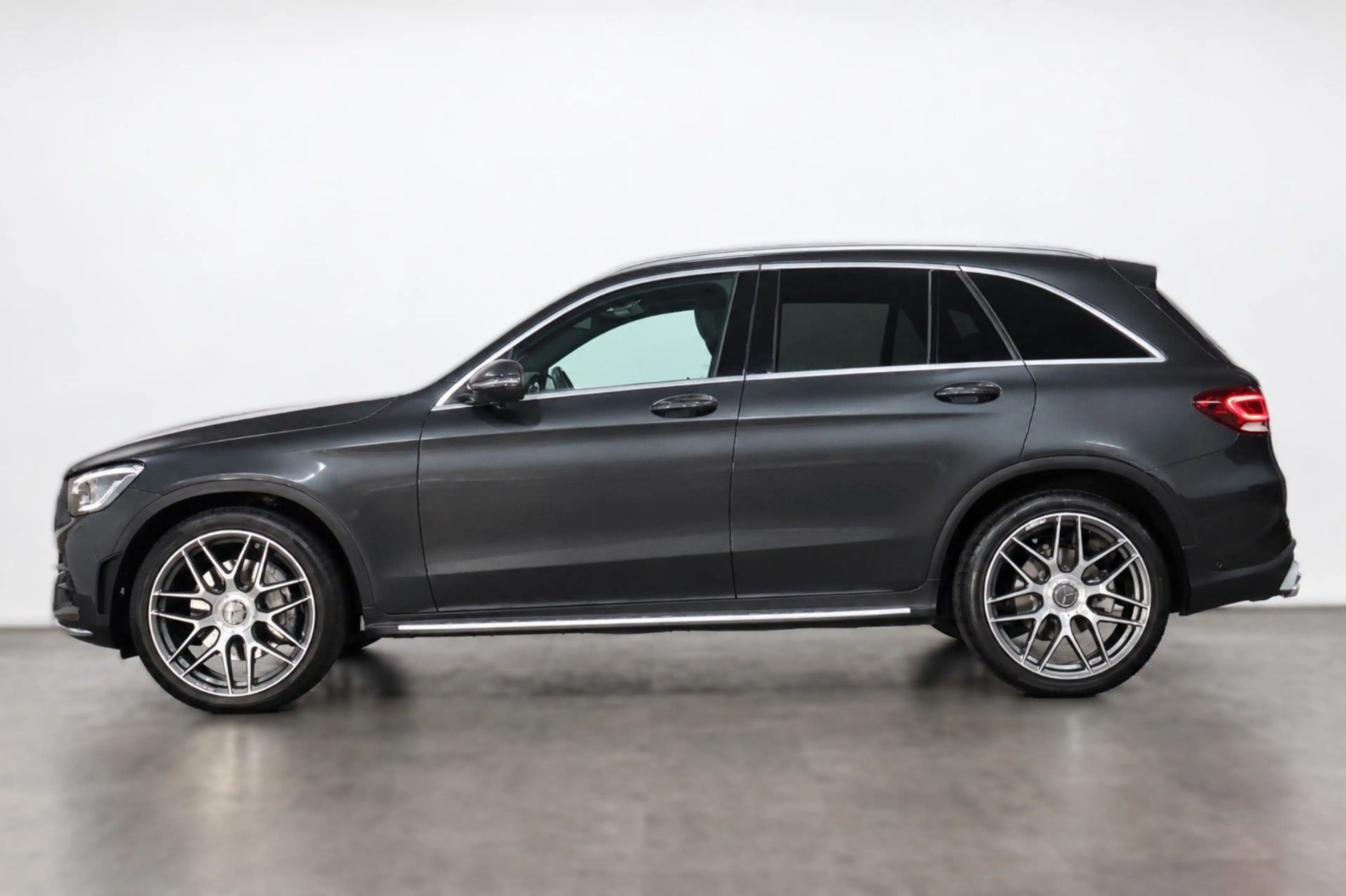 Mercedes-Benz GLC 300 GLC300 4Matic AMG*360°KAMERA*PANORAMA*MBUX*AHK* — photo 12