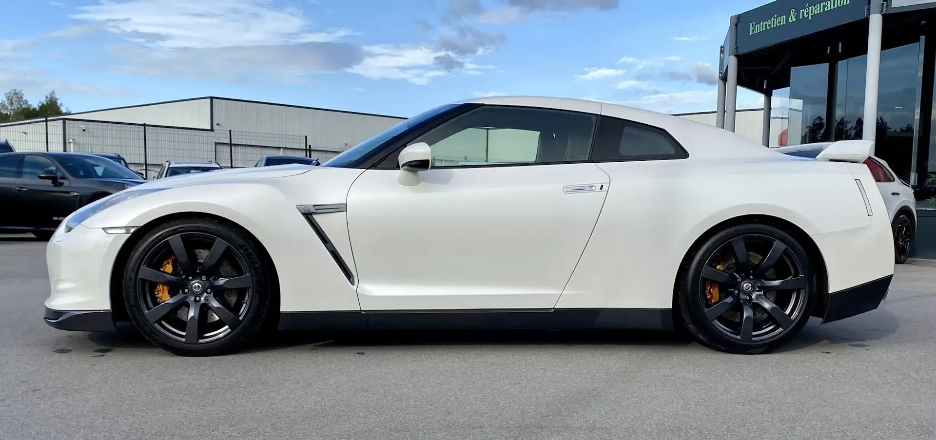 Nissan GT-R (R35) / 3.8l V6 Bi-Turbo 485 CH BVA 6 / Weiß - 2
