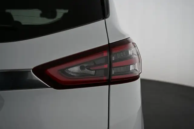 Ford S-Max view 14