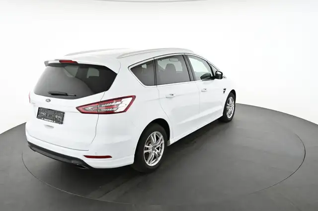 Ford S-Max view 2