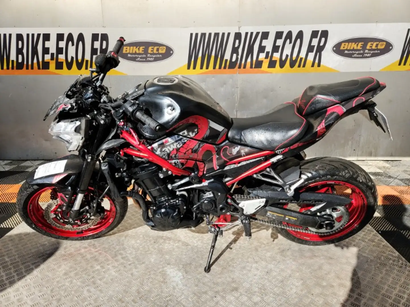 Kawasaki Z 900 Rojo - 2