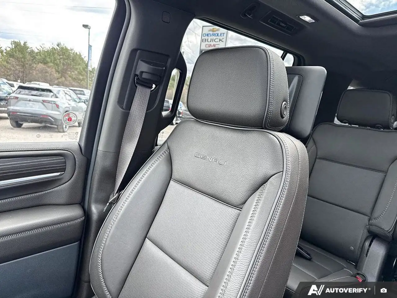 GMC Yukon снимка GMC Yukon