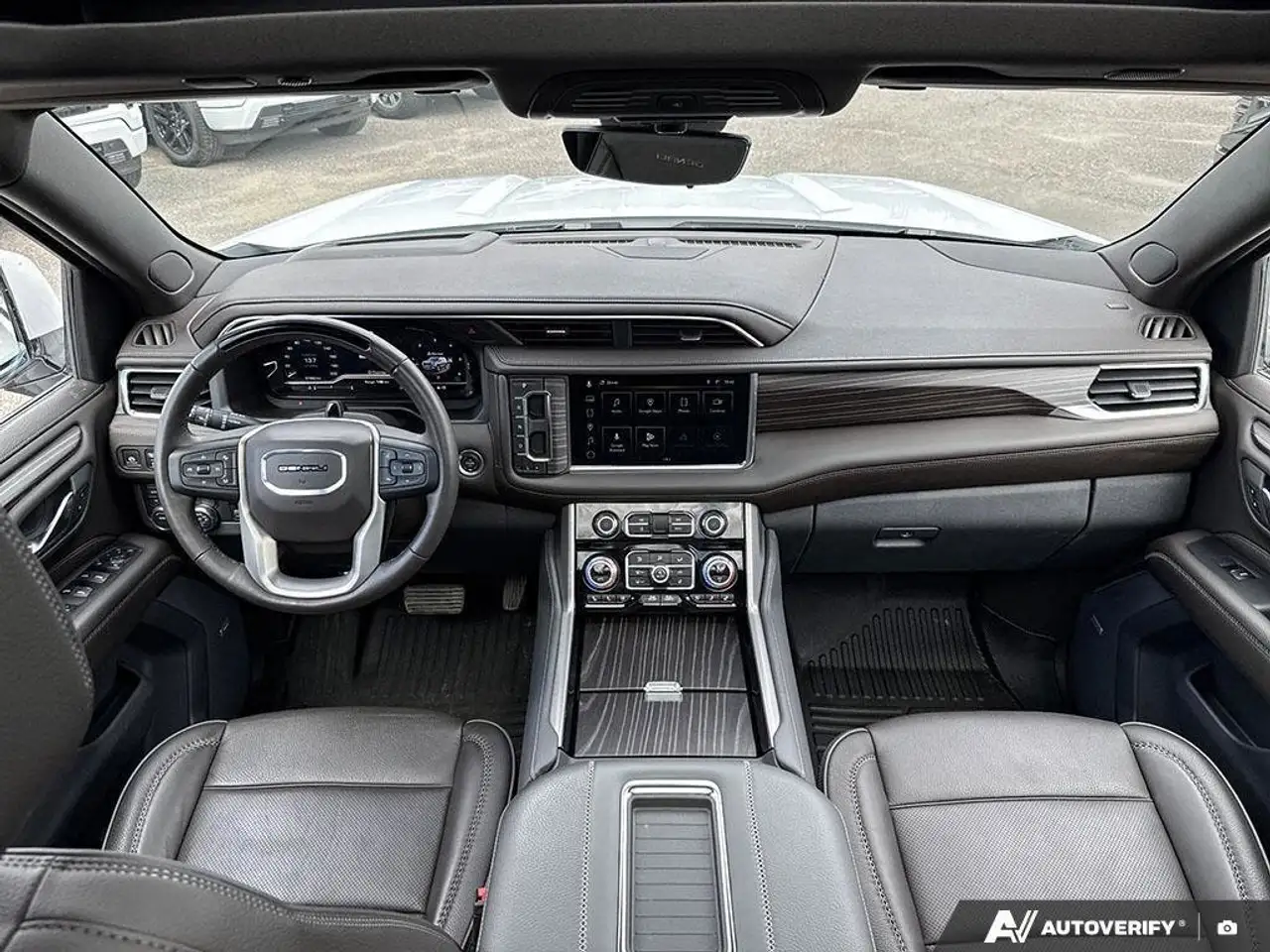 GMC Yukon снимка GMC Yukon