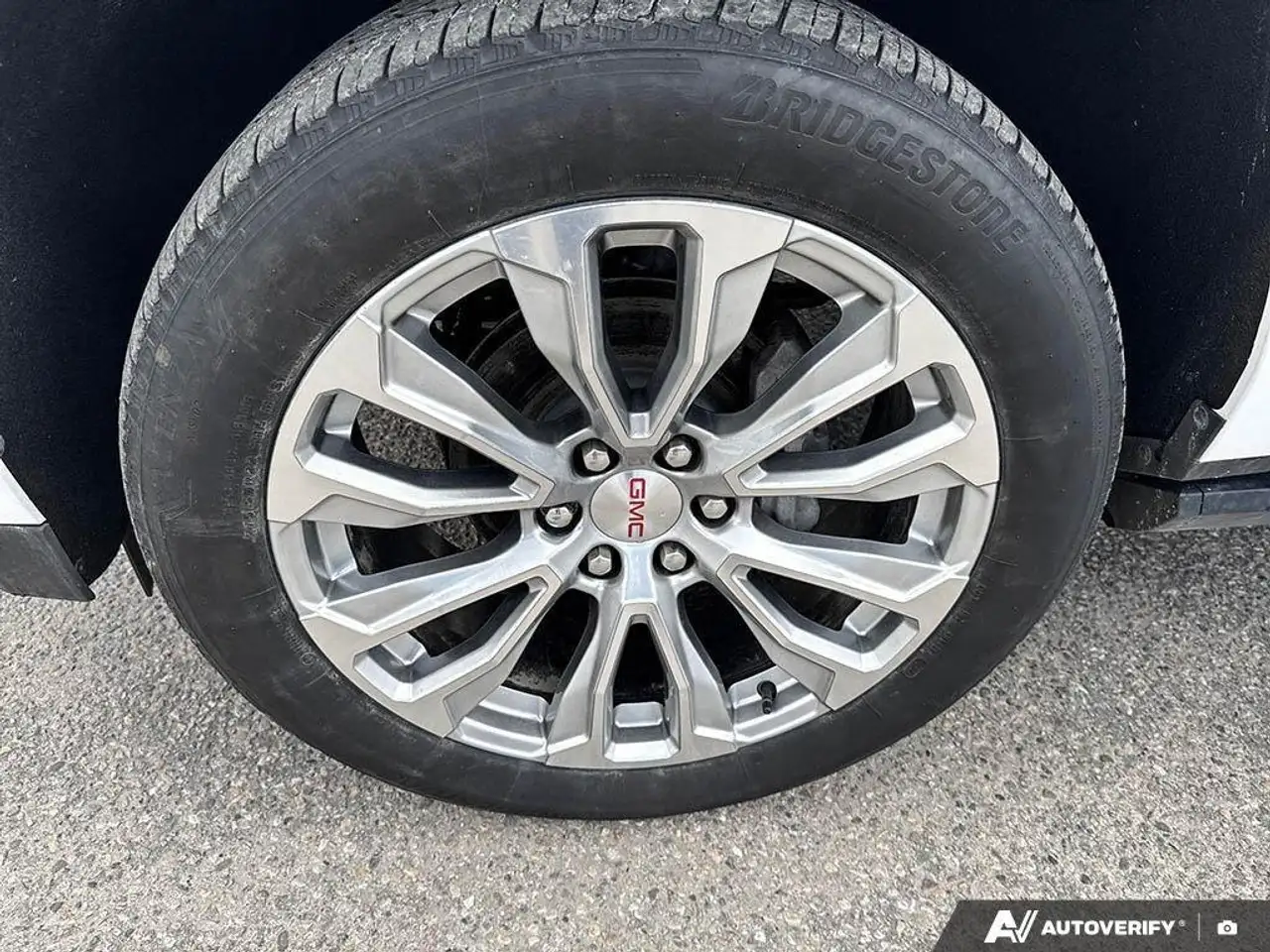 GMC Yukon снимка GMC Yukon