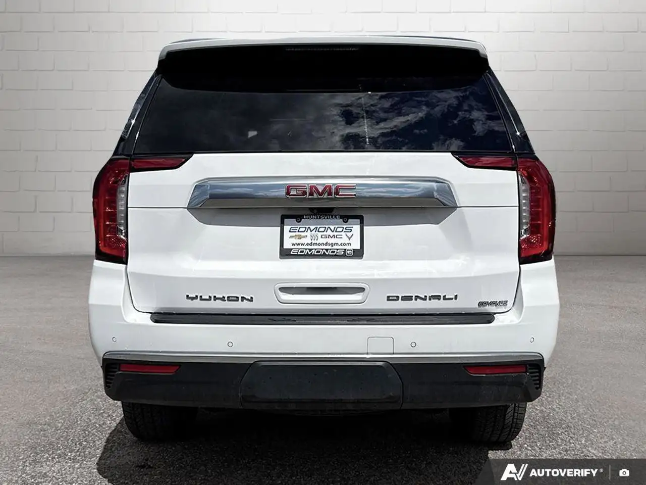 GMC Yukon снимка GMC Yukon