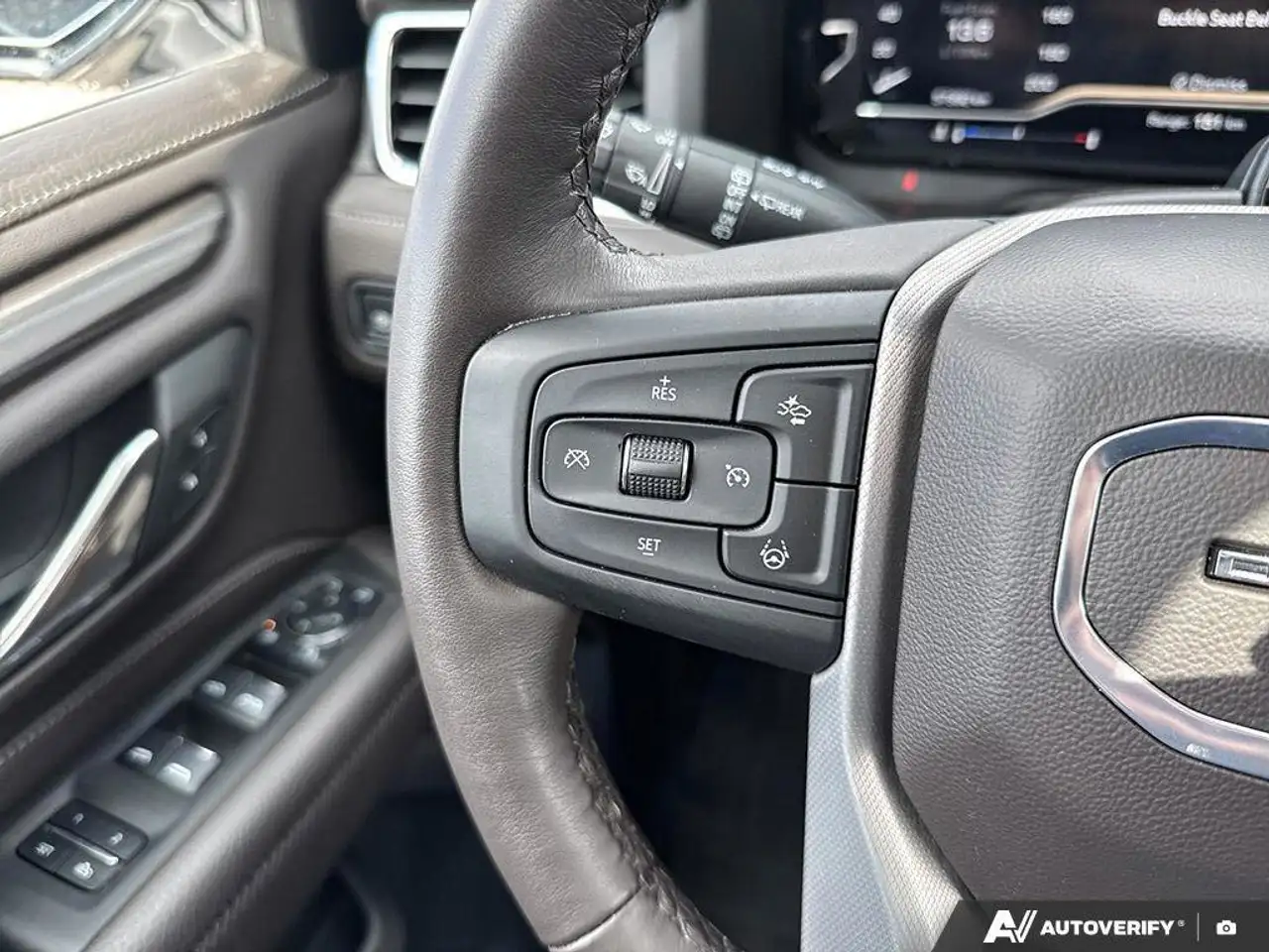GMC Yukon снимка GMC Yukon