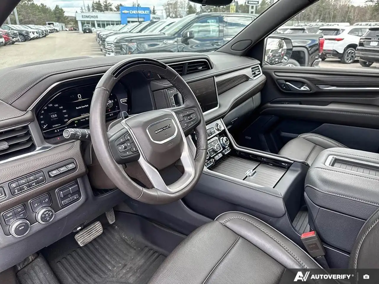 GMC Yukon снимка GMC Yukon